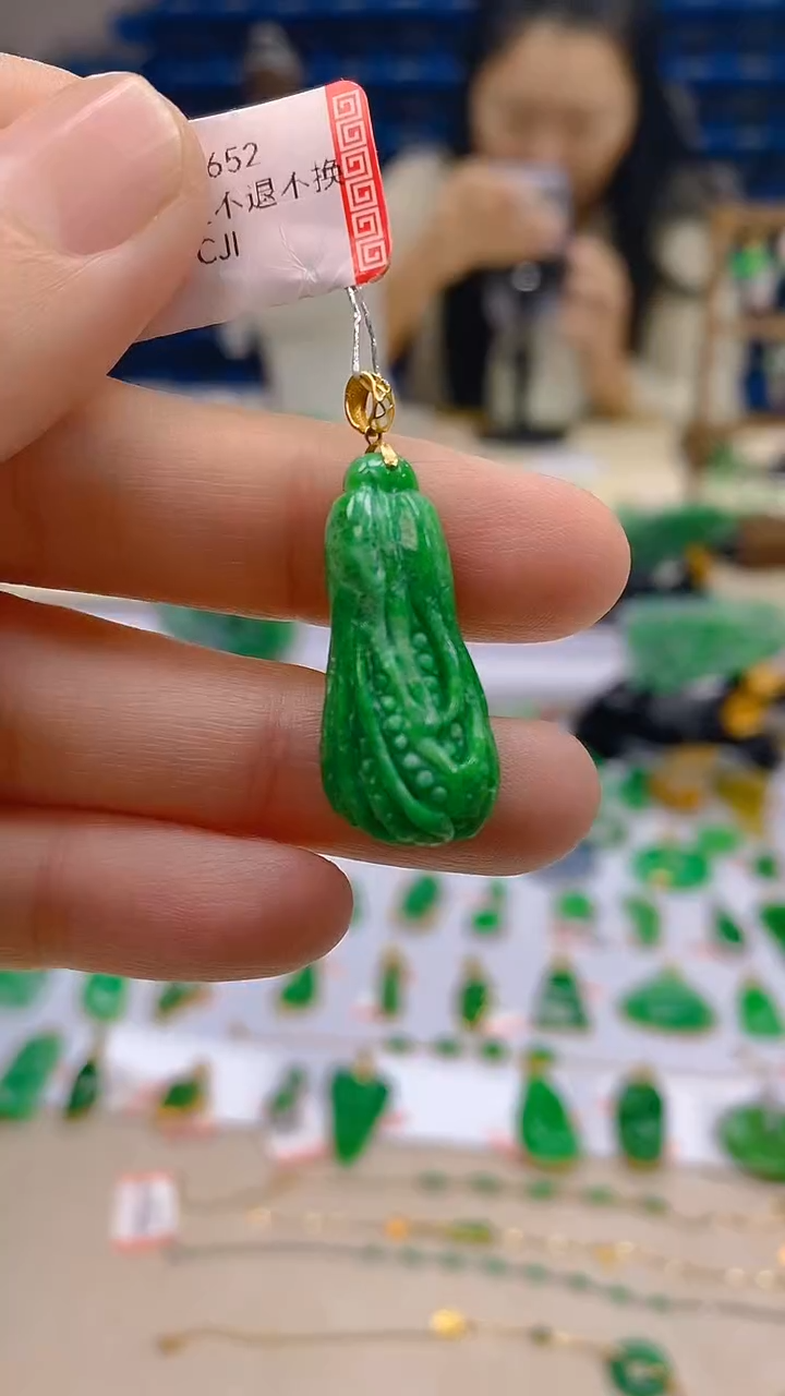 颈饰18K金镶嵌翡翠新号开播 全场乱卖