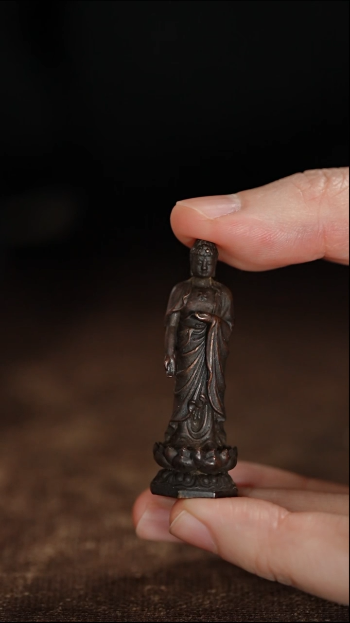 ·释迦摩尼 高4.5宽1.9