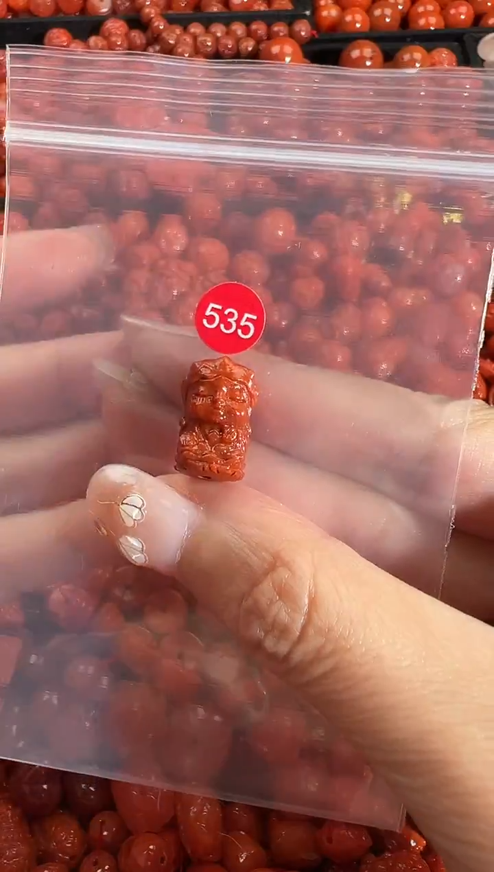 颈饰未镶嵌南红玛瑙1