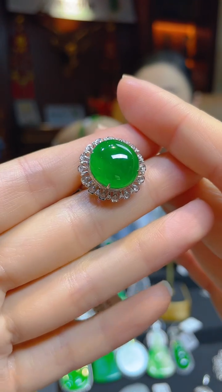 【闪购商品】翡翠戒指18K金镶嵌114293天然A货翡翠蛋面戒指