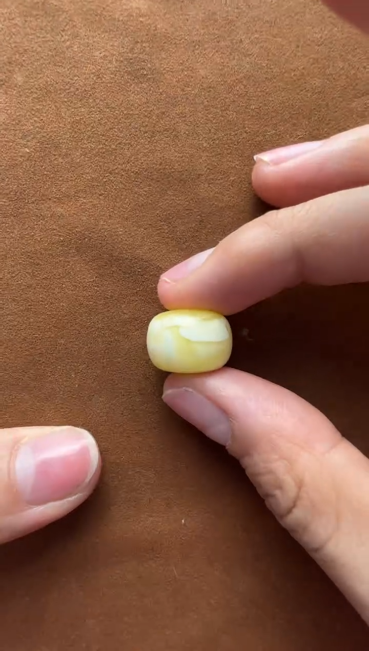 【闪购商品】蜜蜡裸石未镶嵌俄料墩子16.1*11.5m2.001克