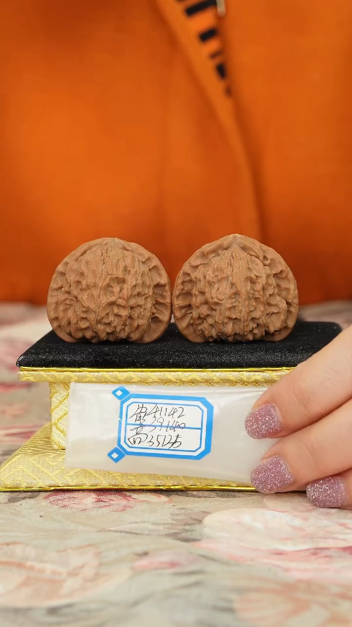 【闪购商品】文玩核桃把件老白狮子