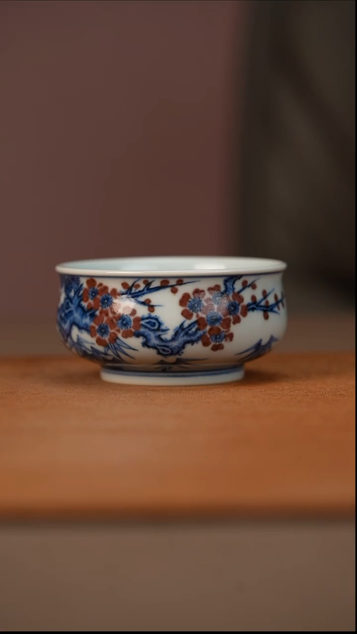 陶瓷又见春风青花釉里红松竹梅矮炉式杯