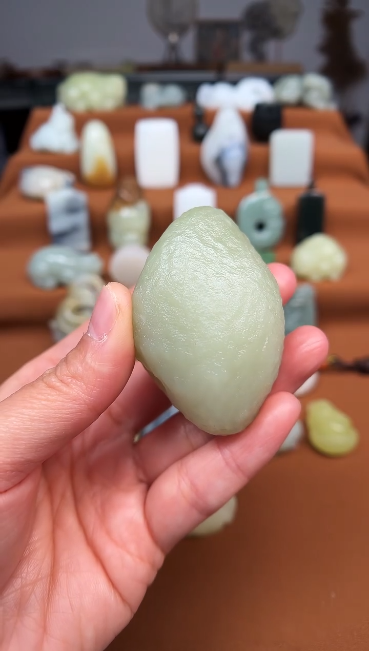 颈饰未镶嵌和田玉原石