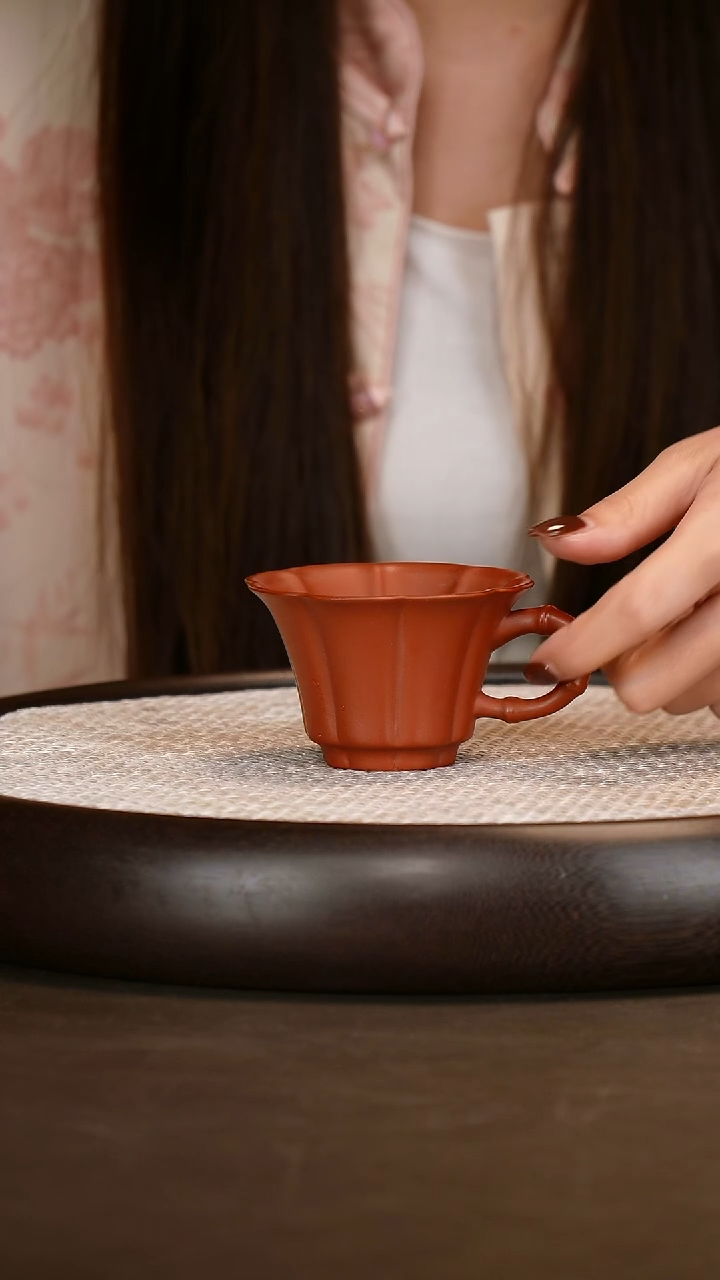 紫砂茶具大红袍带把花瓣杯