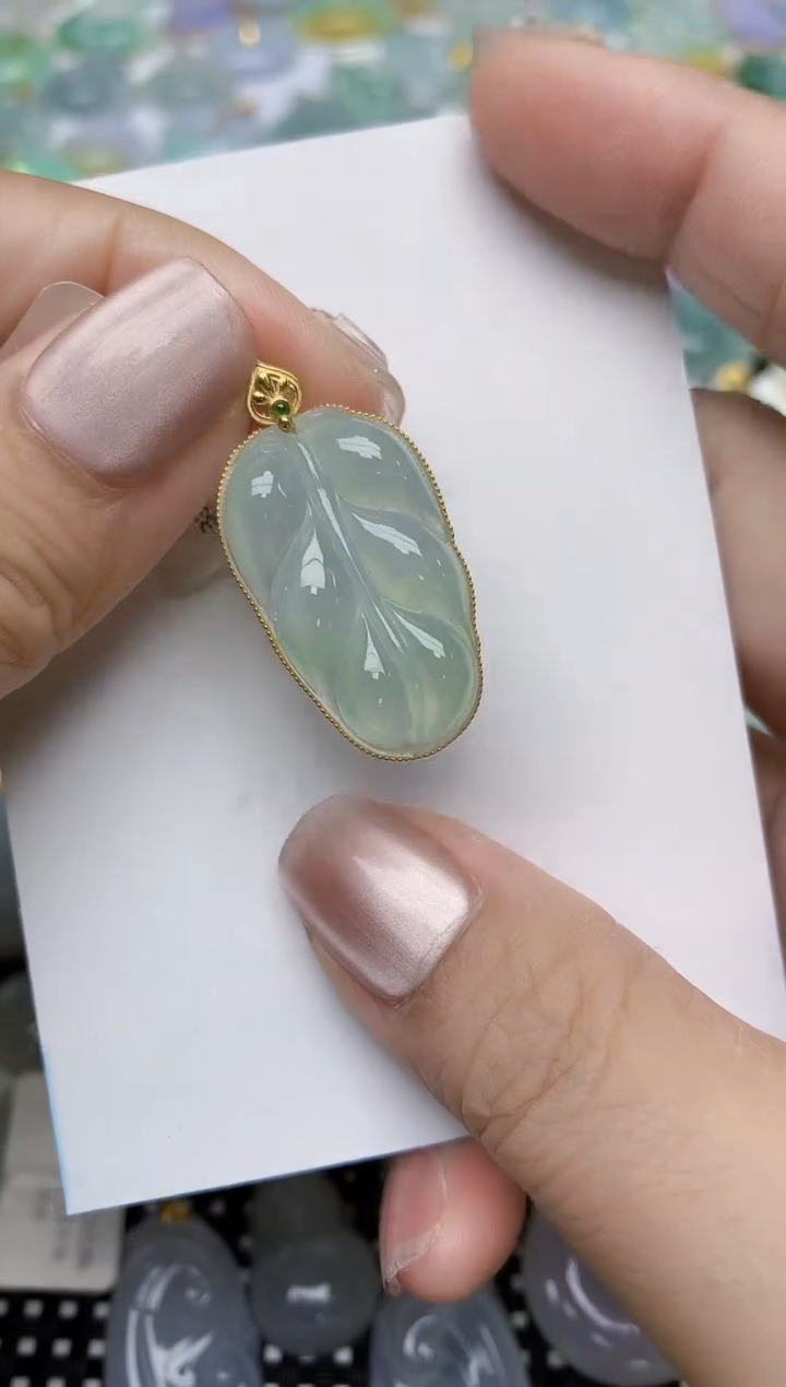 翡翠18K金镶嵌颈饰天然缅甸A货翡翠