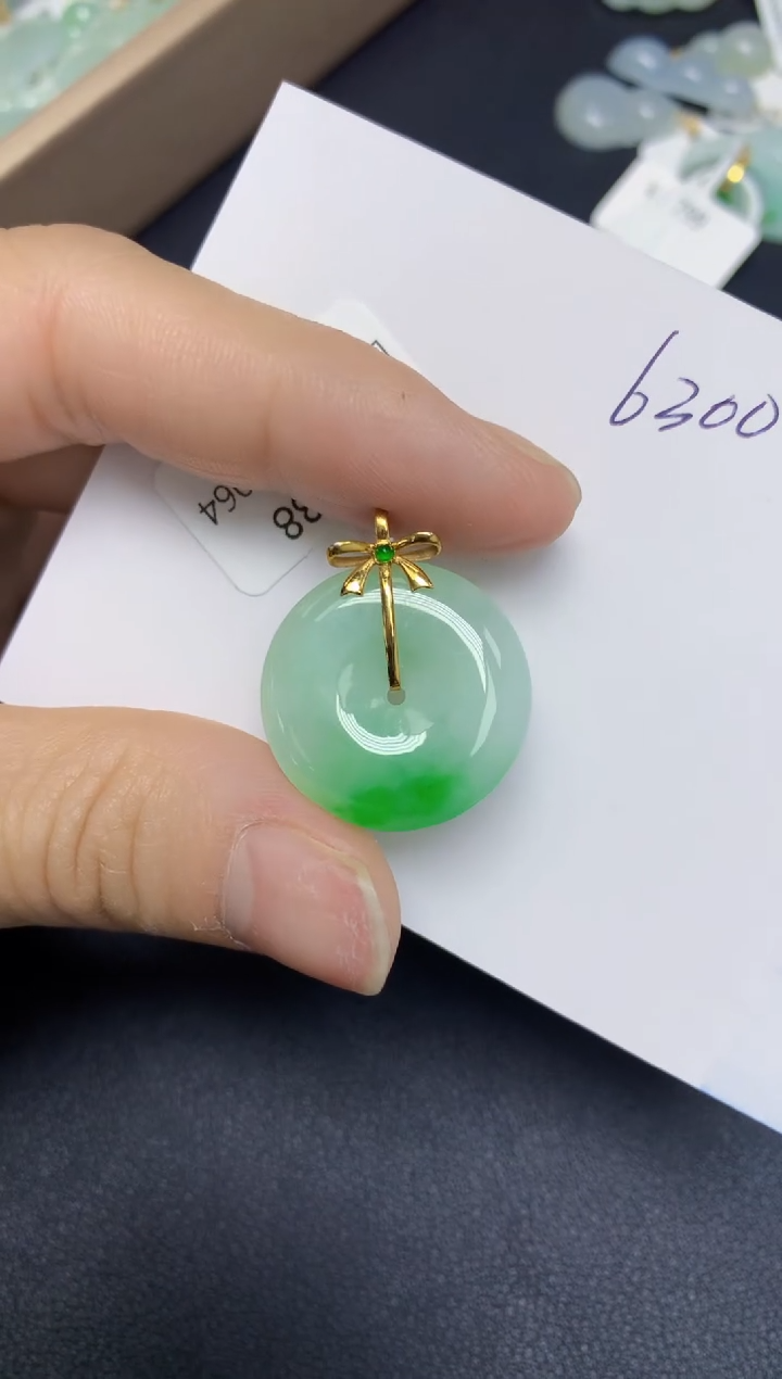 【闪购商品】翡翠挂件18K金镶嵌 天然翡翠A货