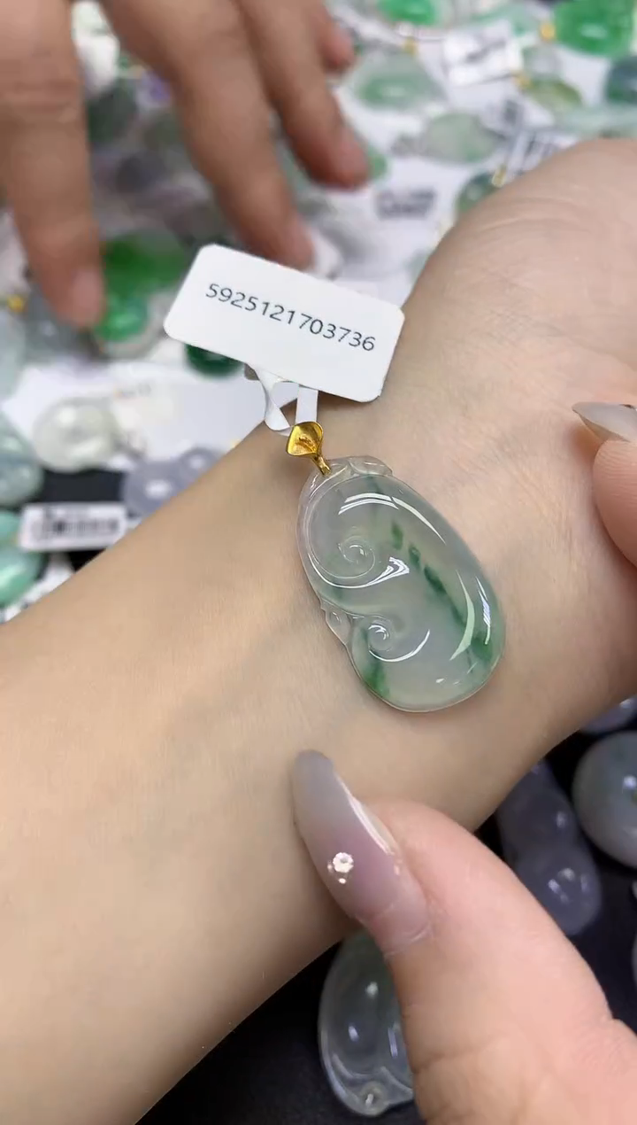 颈饰18K金镶嵌翡翠天然缅甸翡翠A货多样性发一件