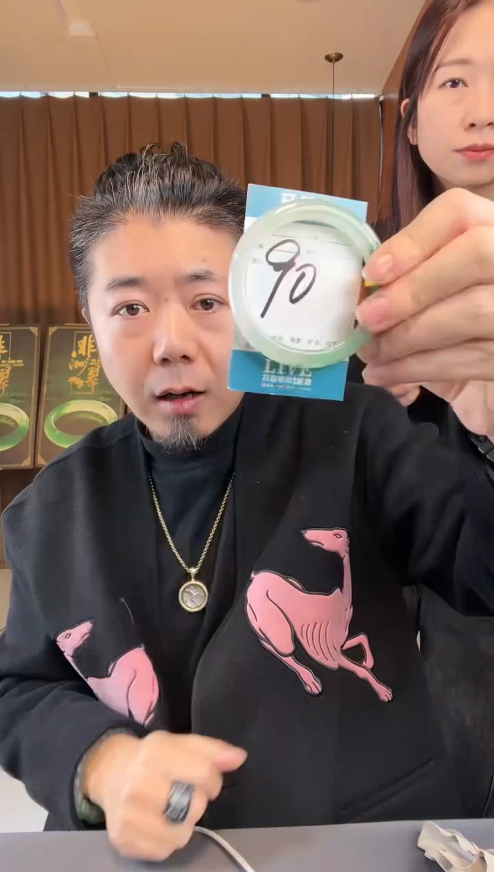 【闪购商品】石英质玉手镯未镶嵌非洲翠