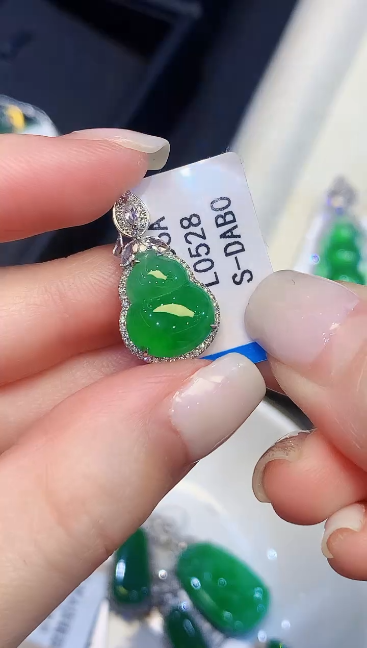 吊坠(不含链)18K金镶嵌翡翠L0528多样性发其一