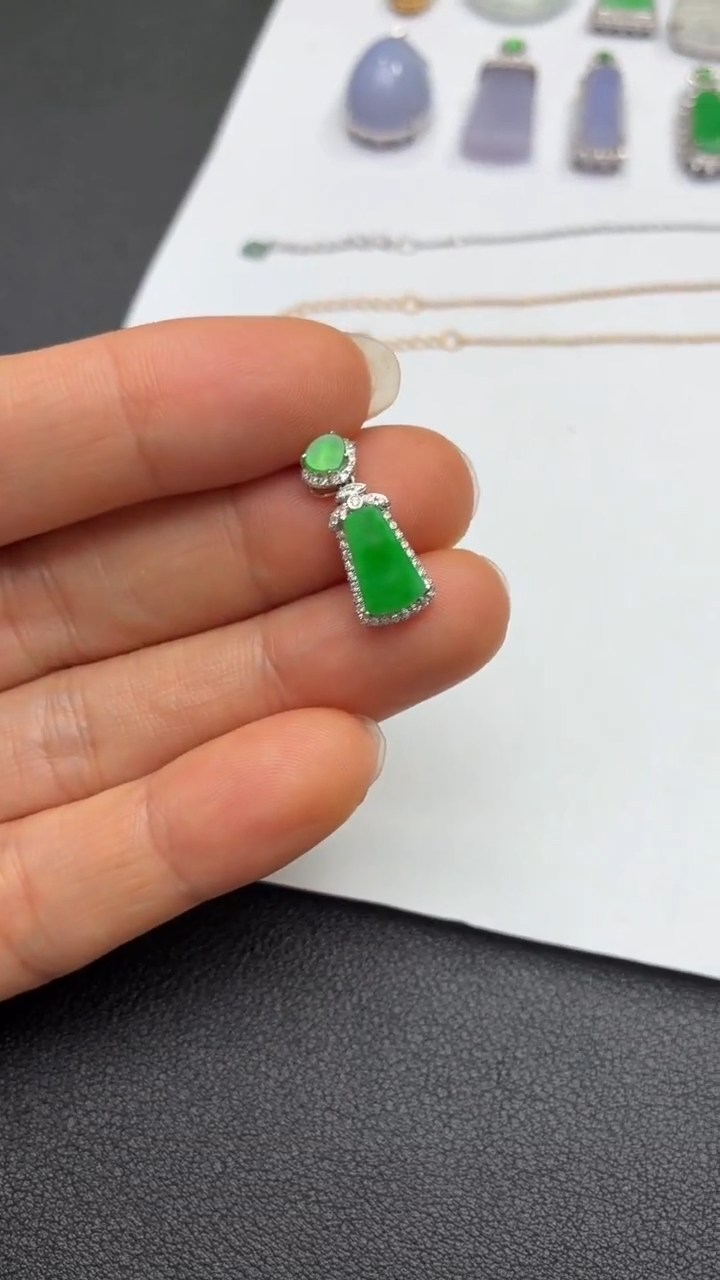 颈饰18K金镶嵌翡翠天然翡翠A货