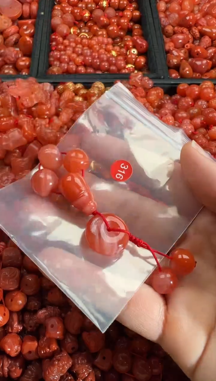 【闪购商品】南红玛瑙颈饰未镶嵌1