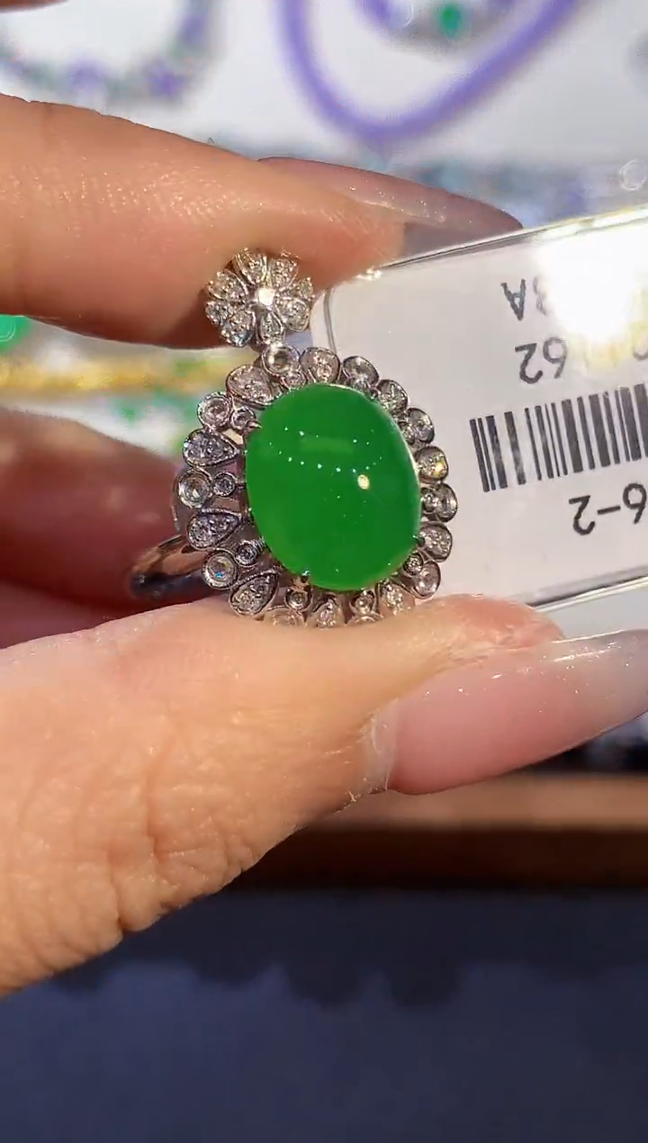 18K金镶嵌戒指翡翠多样性发其一