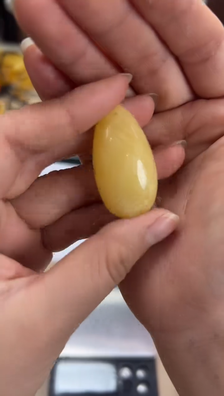 【闪购商品】琥珀裸石未镶嵌蜜蜡吊坠