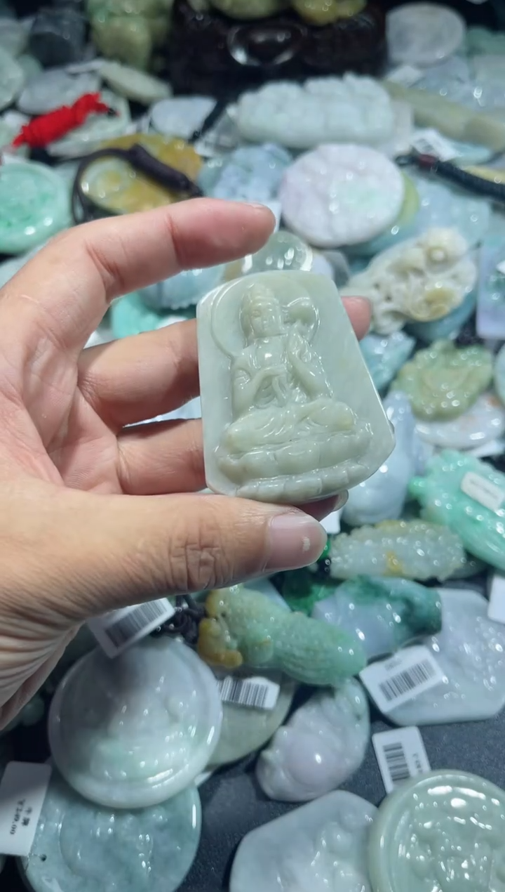 【闪购商品】翡翠颈饰未镶嵌00012223