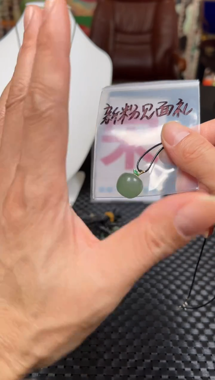 未镶嵌东陵石颈饰心***?吊坠