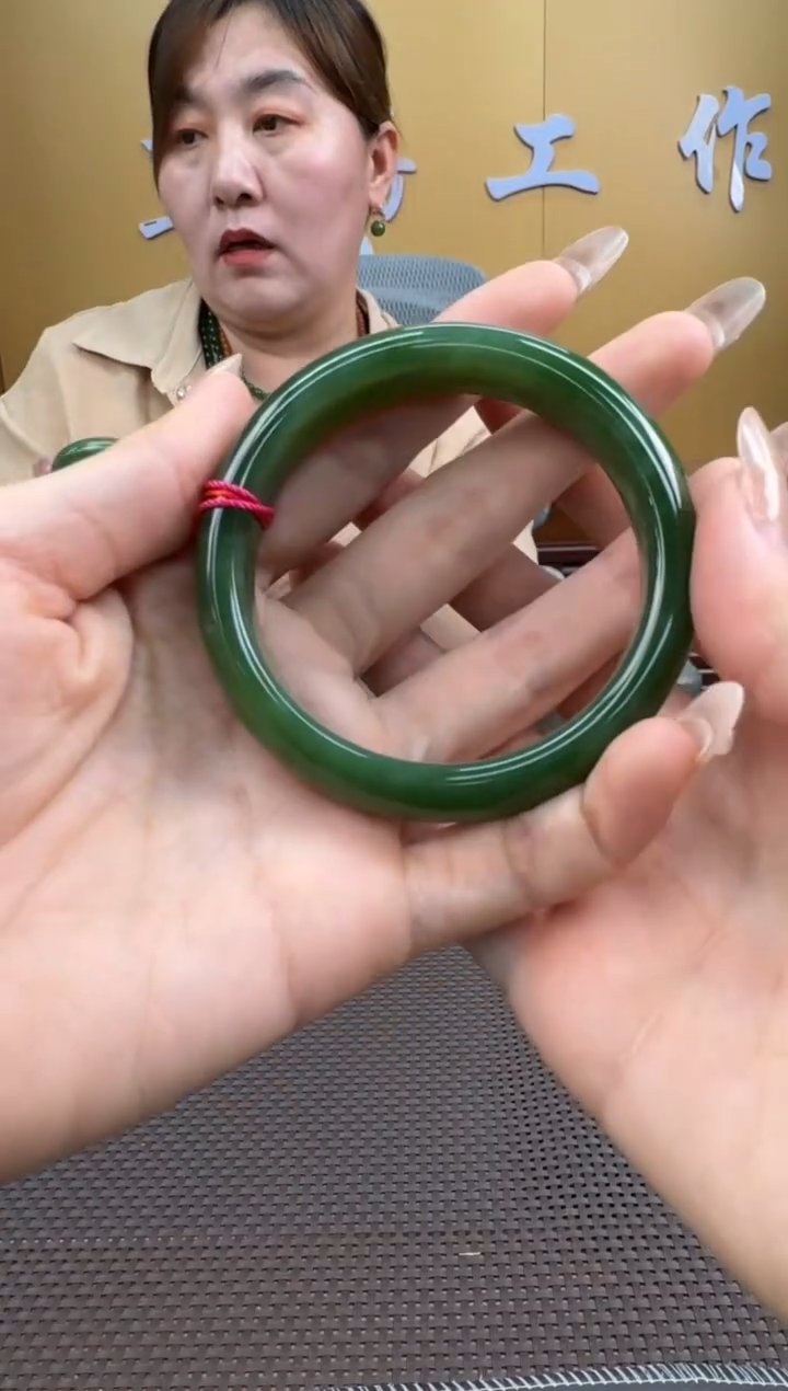 【闪购商品】和田玉手镯未镶嵌56