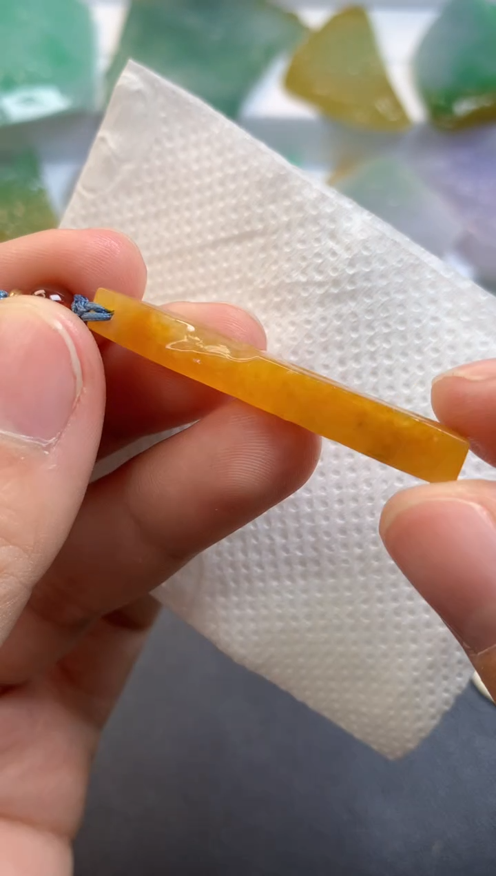 颈饰未镶嵌翡翠  