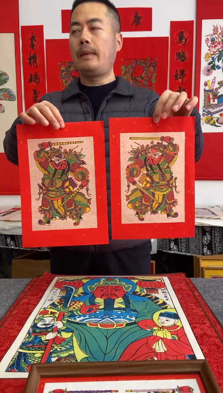 小***拖表到红色纸上门神秦叔宝尉迟恭手工制作精品