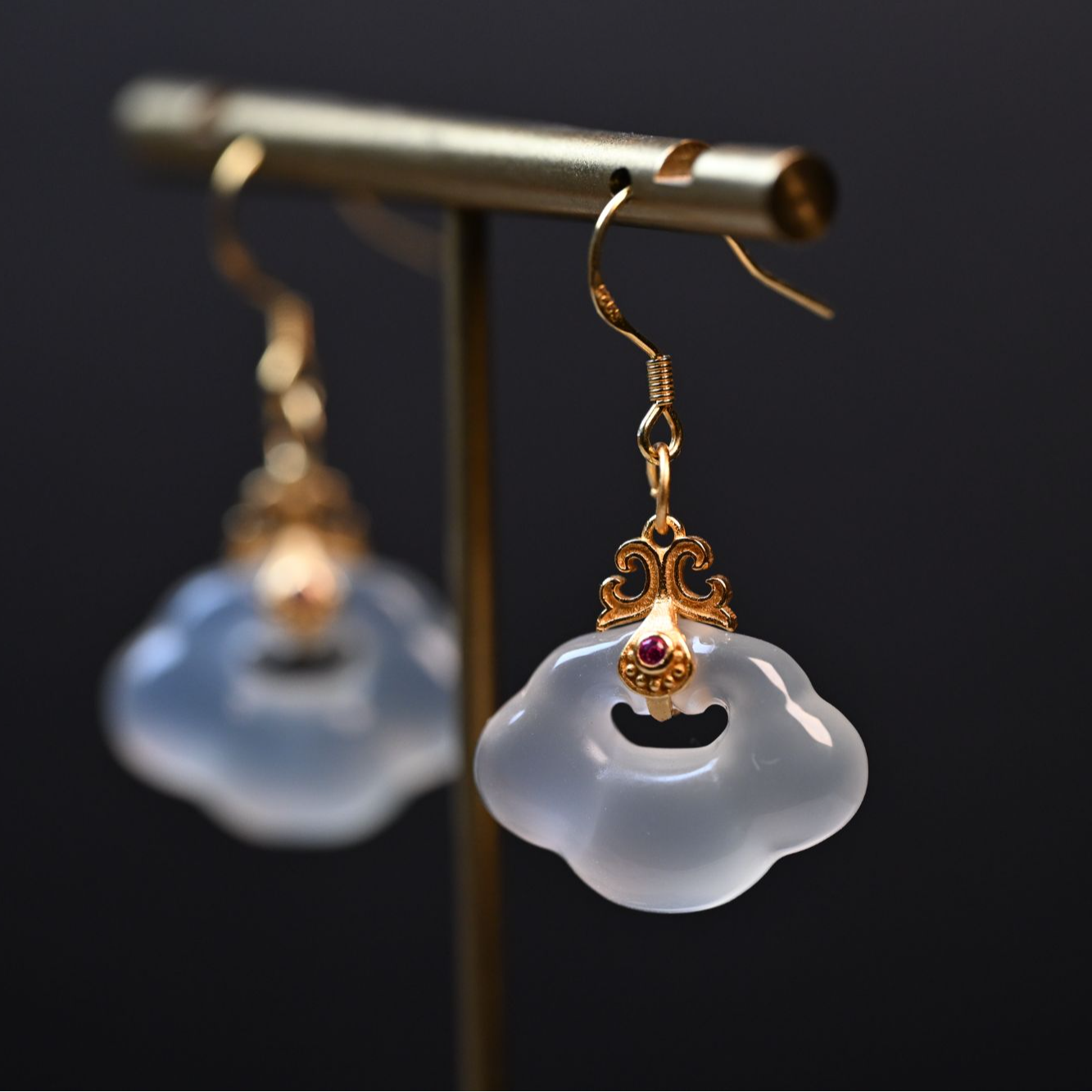 祥云锁荔枝冻玛瑙耳坠