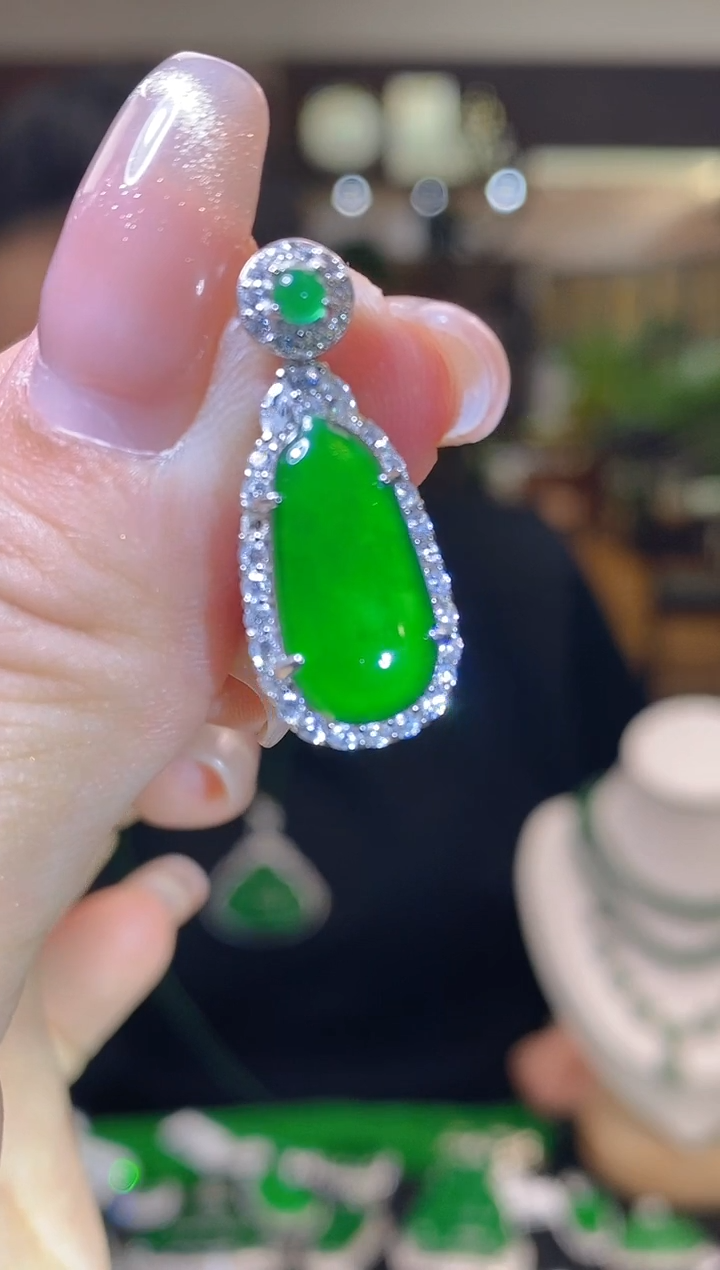 【闪购商品】翡翠吊坠(不含链)未镶嵌多样性发其一