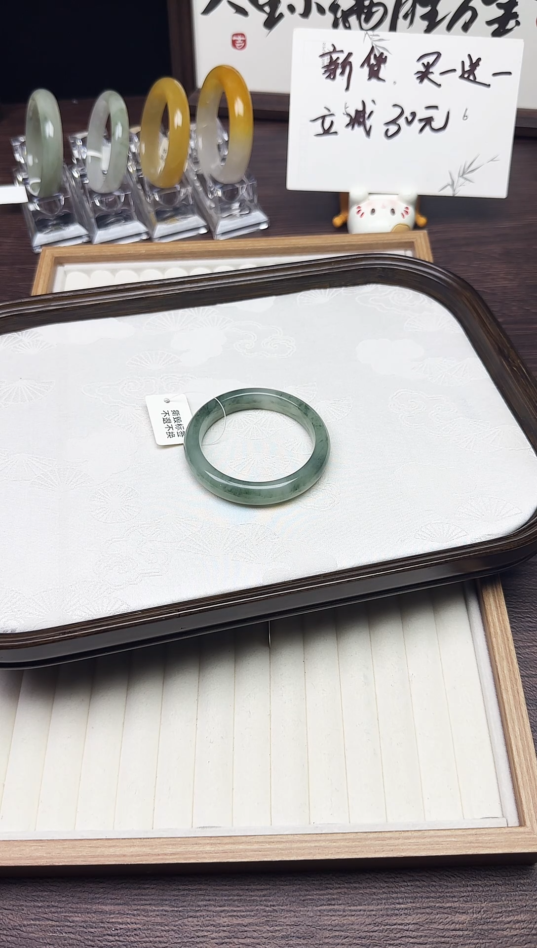 未镶嵌手镯石英质玉1