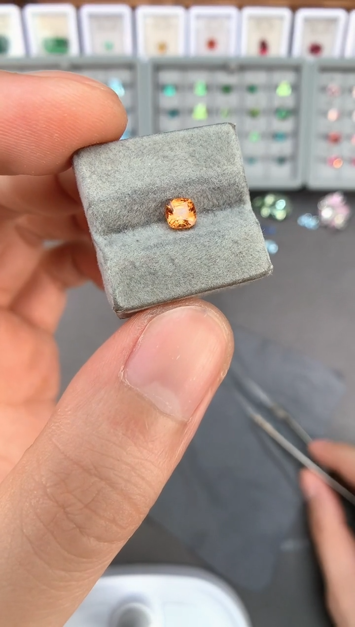 【闪购商品】定制石榴石裸石未镶嵌多样性发货一颗