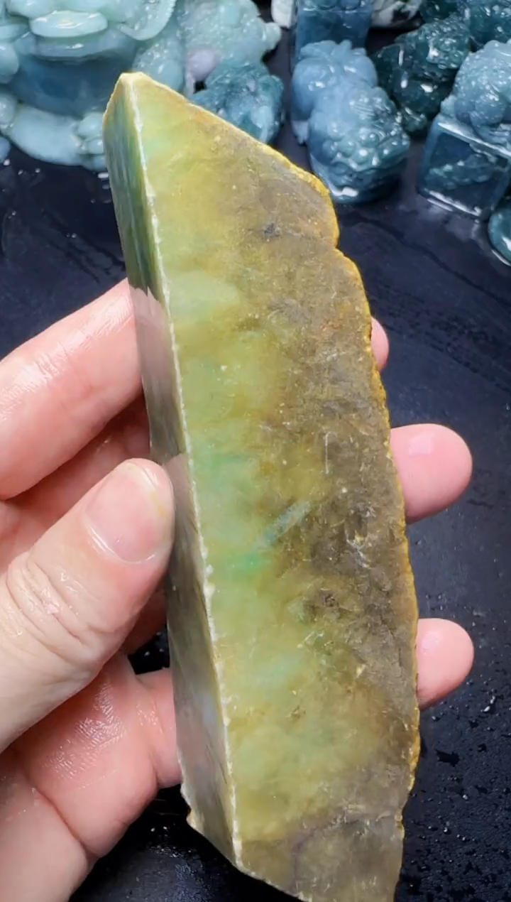 颈饰未镶嵌翡翠像**月41