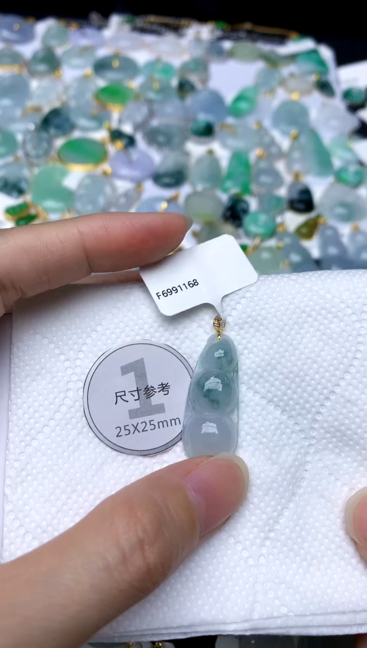 颈饰18K金镶嵌翡翠天然A货翡翠