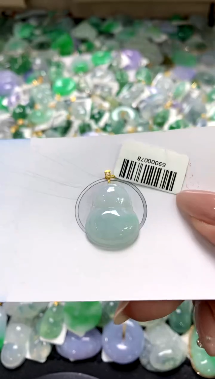 颈饰18K金镶嵌翡翠1111111111111111