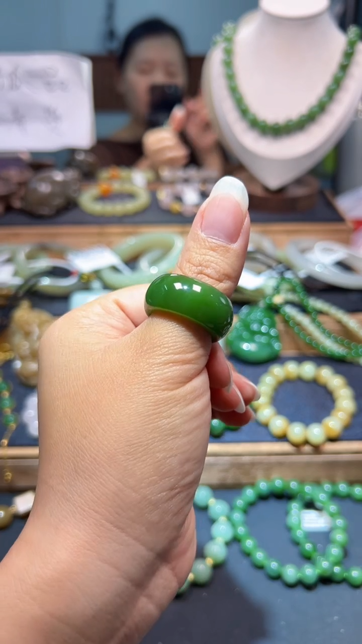 未镶嵌戒圈和田玉1