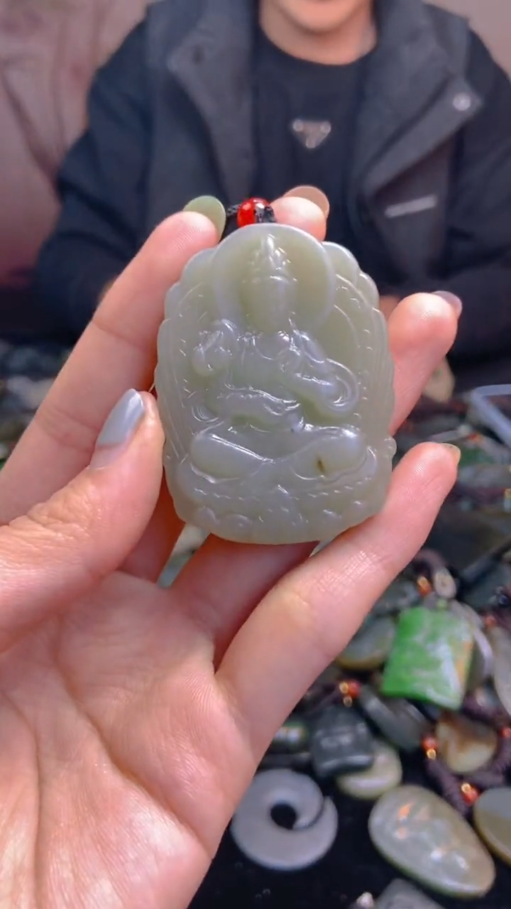 颈饰未镶嵌和田玉1