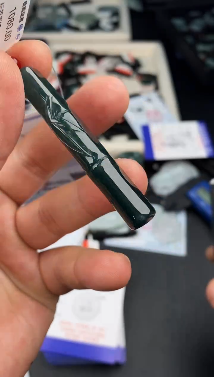 【闪购商品】翡翠颈饰未镶嵌  天然翡翠，一物一图