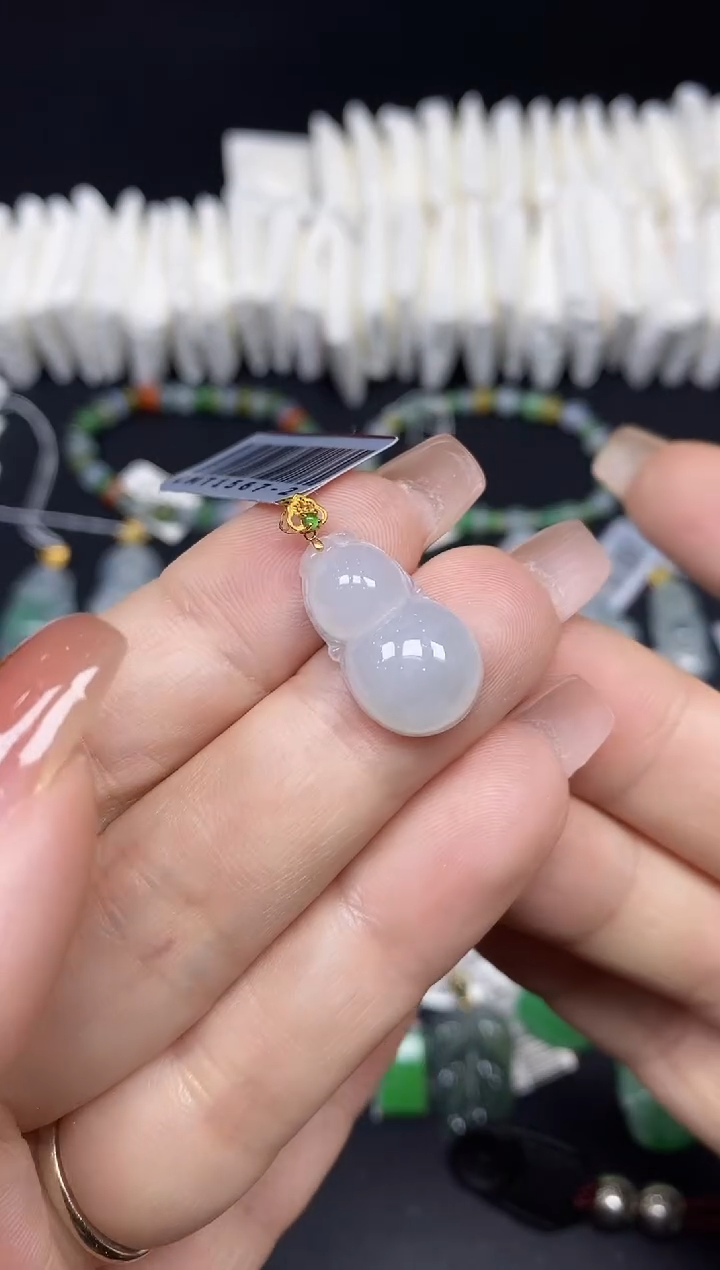 吊坠(不含链)18K金镶嵌翡翠葫芦18K金扣镶嵌@@CMT1567-2