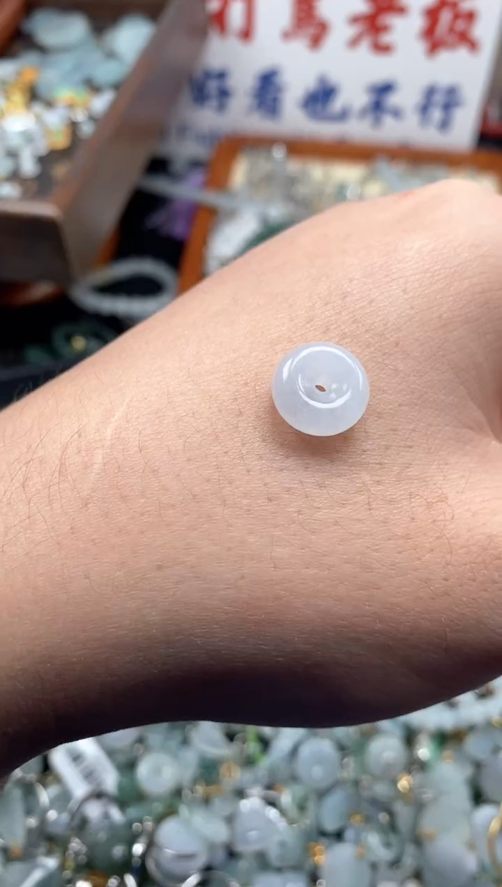 【闪购商品】翡翠颈饰未镶嵌哥哥