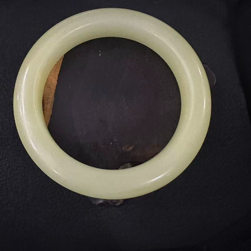 高端精美鸡油黄手镯多样性随机发一 岫玉