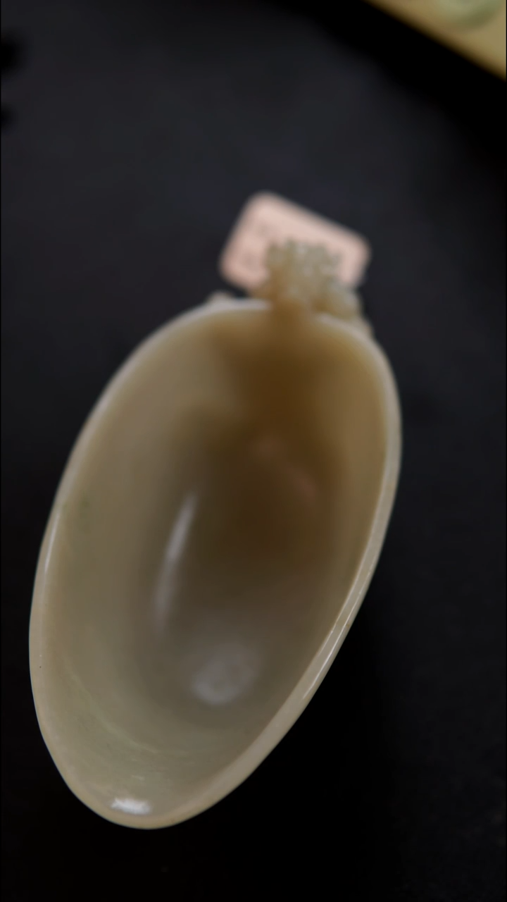 颈饰未镶嵌和田玉帝**风1