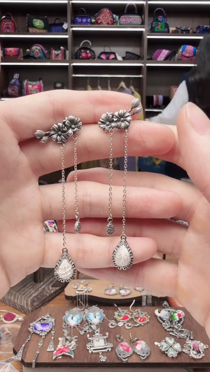 织绣34蒙阿苏苗绣传承旗舰店