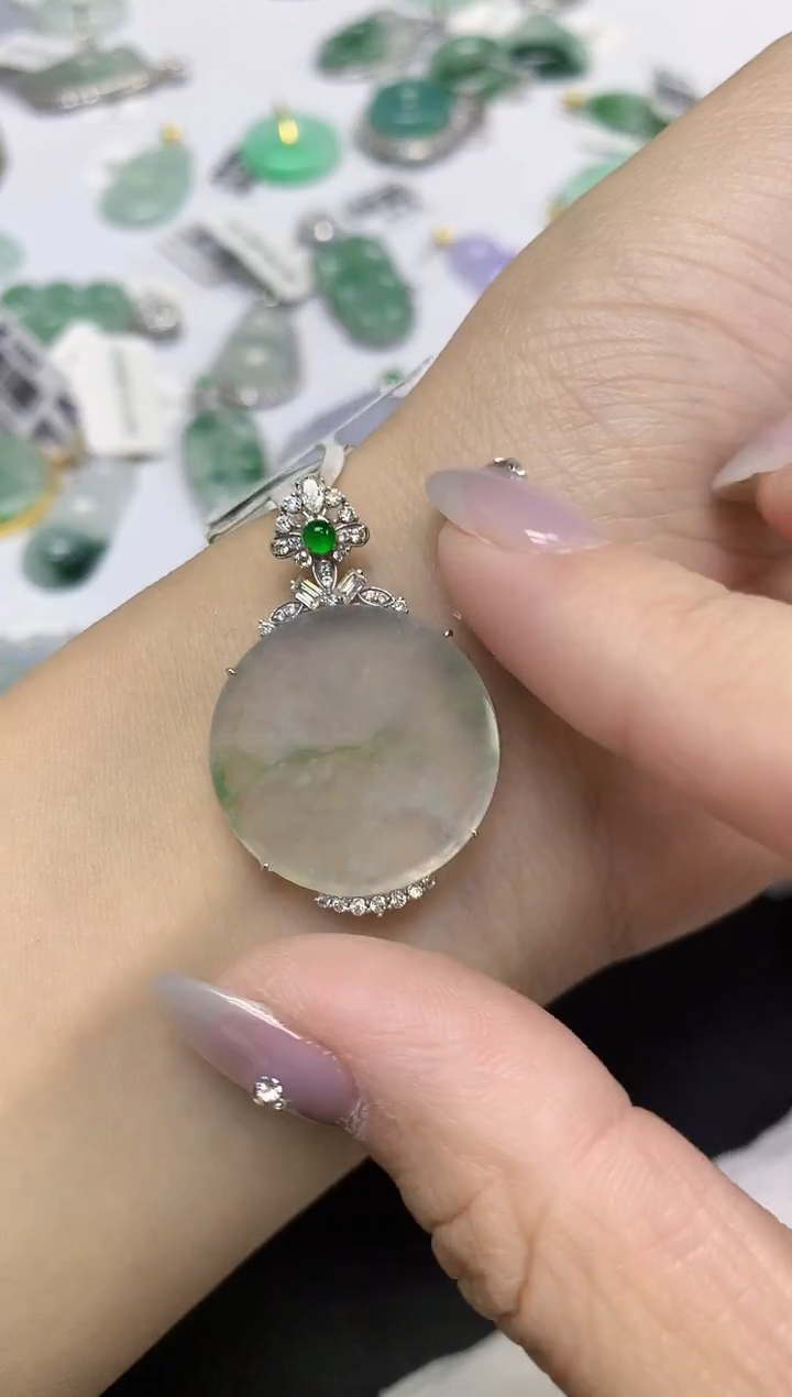 颈饰18K金镶嵌翡翠天然缅甸翡翠A货百元以上9元证书费自理