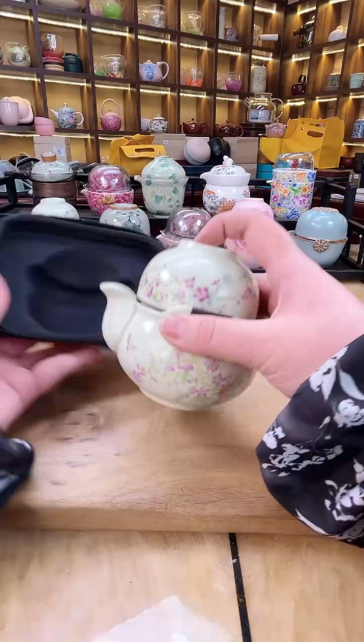 【闪购商品】黄汝桃花宝瓶旅行套装