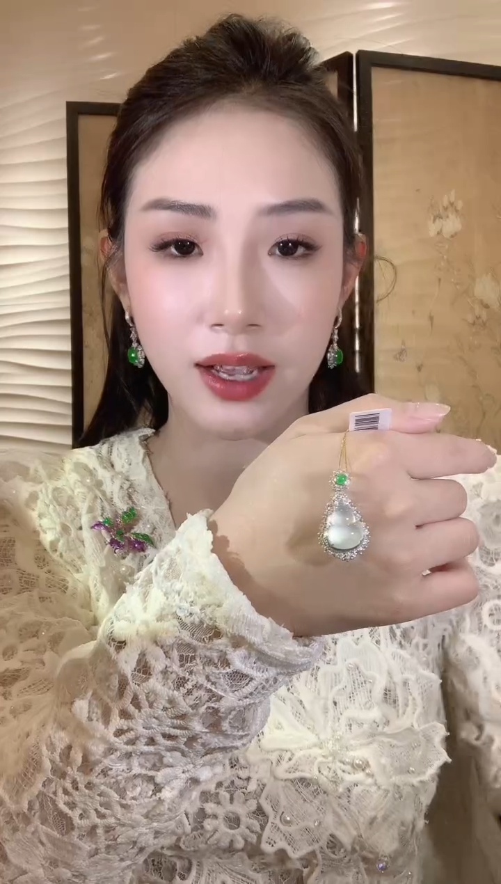 【闪购商品】翡翠吊坠(不含链)18K金镶嵌A88