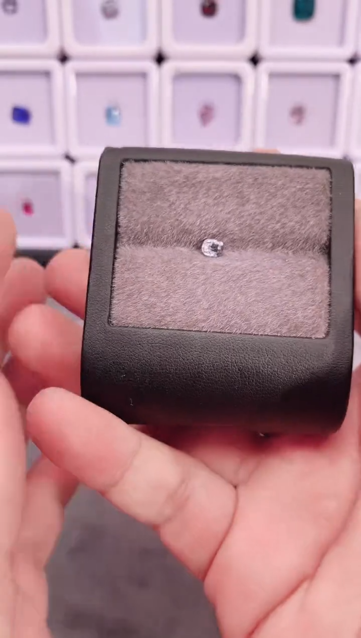 未镶嵌裸石尖晶石0.44