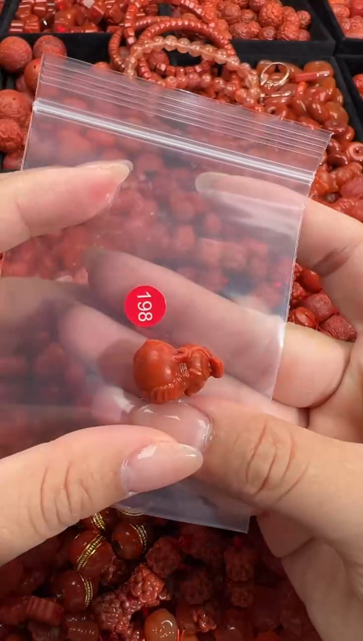 南红玛瑙未镶嵌颈饰1