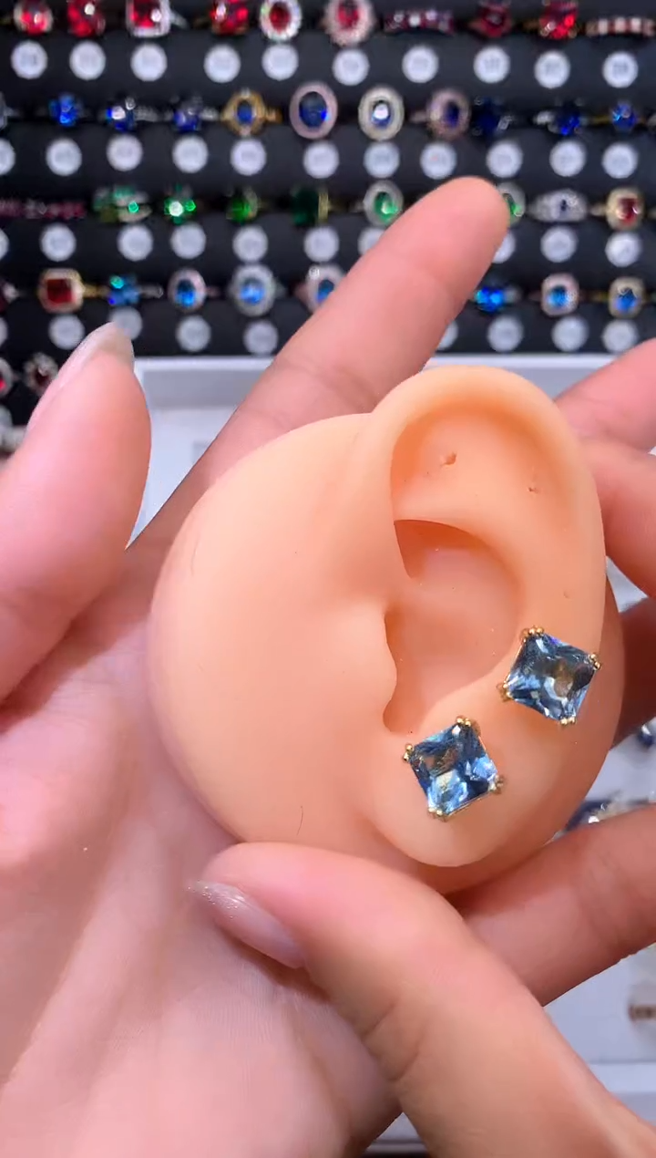 【闪购商品】蓝宝石耳饰银S925镶嵌8金天空蓝