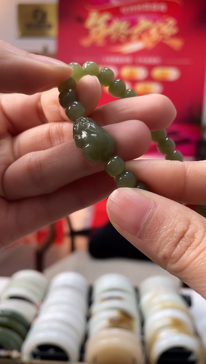 【闪购商品】和田玉手串未镶嵌沙枣青老型貔貅卡7发一件