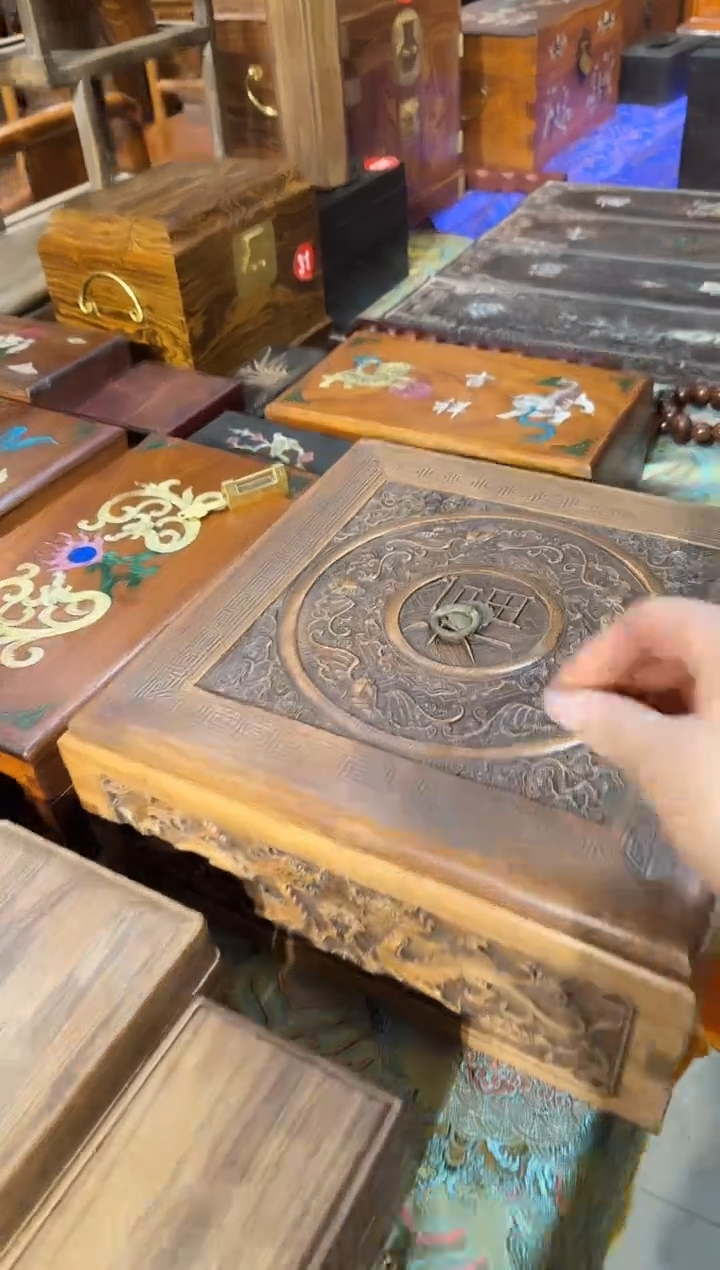 【闪购商品】木木艺雕刻方四宫格盒368.888