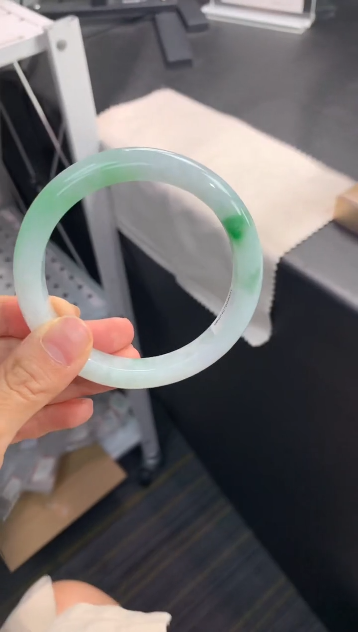 翡翠未镶嵌手镯            