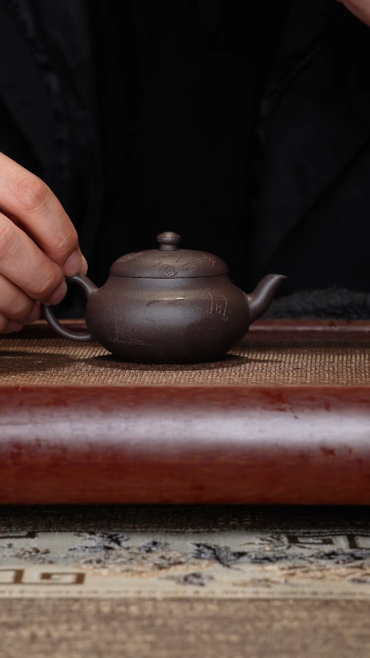【闪购商品】紫砂茶壶矮梨天青刻绘半手工