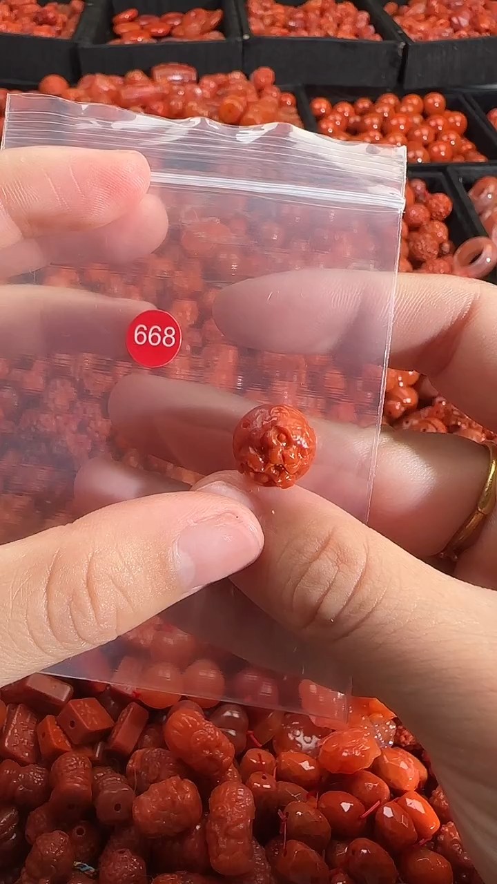 颈饰未镶嵌南红玛瑙1