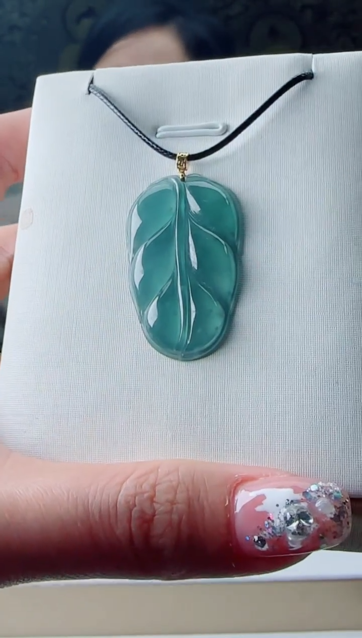 【闪购商品】翡翠吊坠(不含链)18K金镶嵌叶子多样性随机发其一